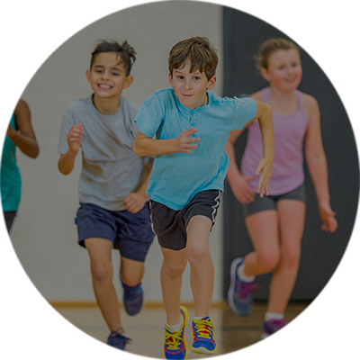 Spaß vermitteln rennende Kinder